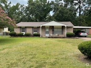 Building Photo - Classic Charm in an Established Neighborhood