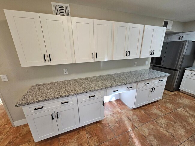 Building Photo - 8702 W Pinnacle Peak Rd