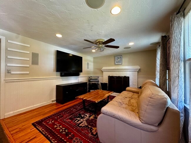 Building Photo - 6 Squire Way