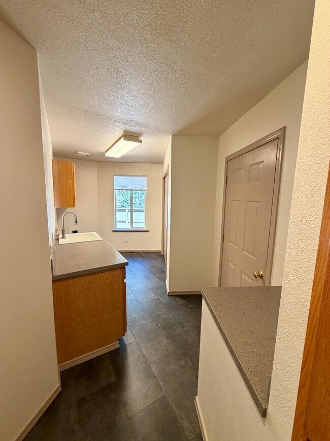 Building Photo - 61171 Minaret Cir