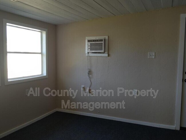 Building Photo - 2100 SW 42nd Ave