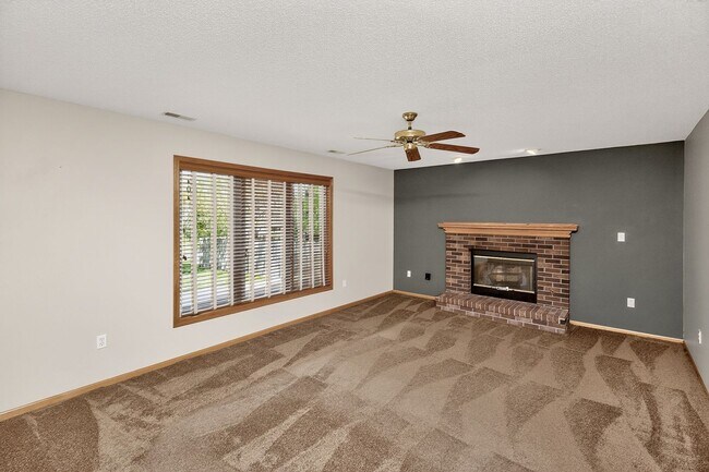 Building Photo - BEAUTIFUL 4-SEASONS ROOM!! 4 Bedroom, 3 Bathroom Home in Waukee!