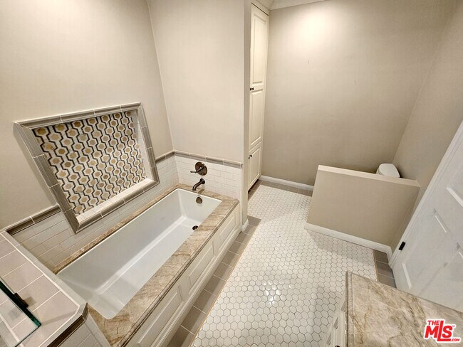 Building Photo - 3690 Crownridge Dr