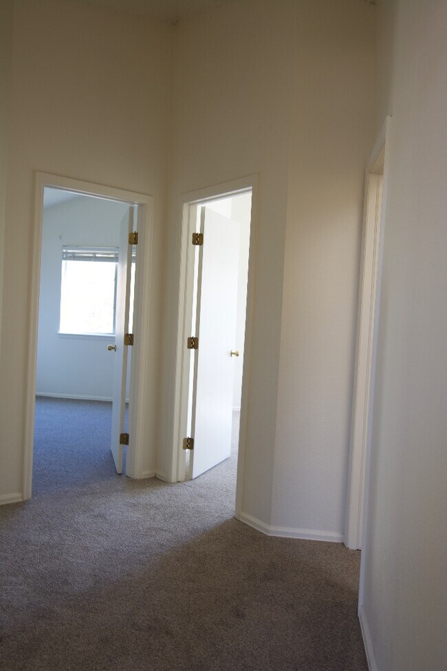 Building Photo - 4844 N Wildflowers Way