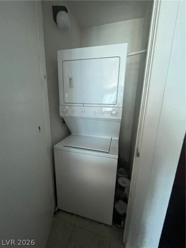 Building Photo - 4575 Dean Martin Dr