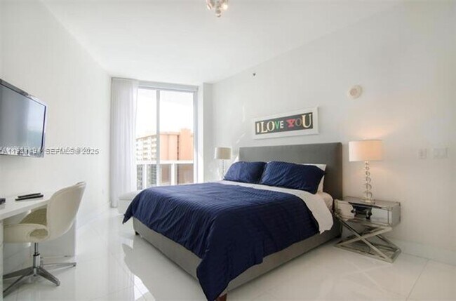 Building Photo - 15901 Collins Ave