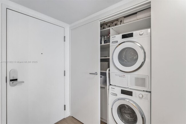 Building Photo - 2301 Collins Ave