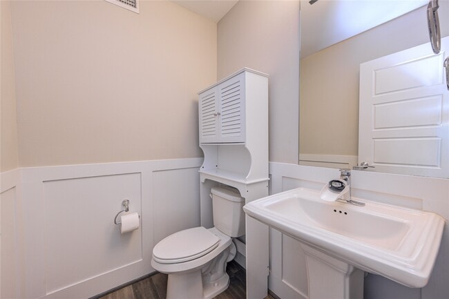 Building Photo - 2661 Fountain Key Blvd