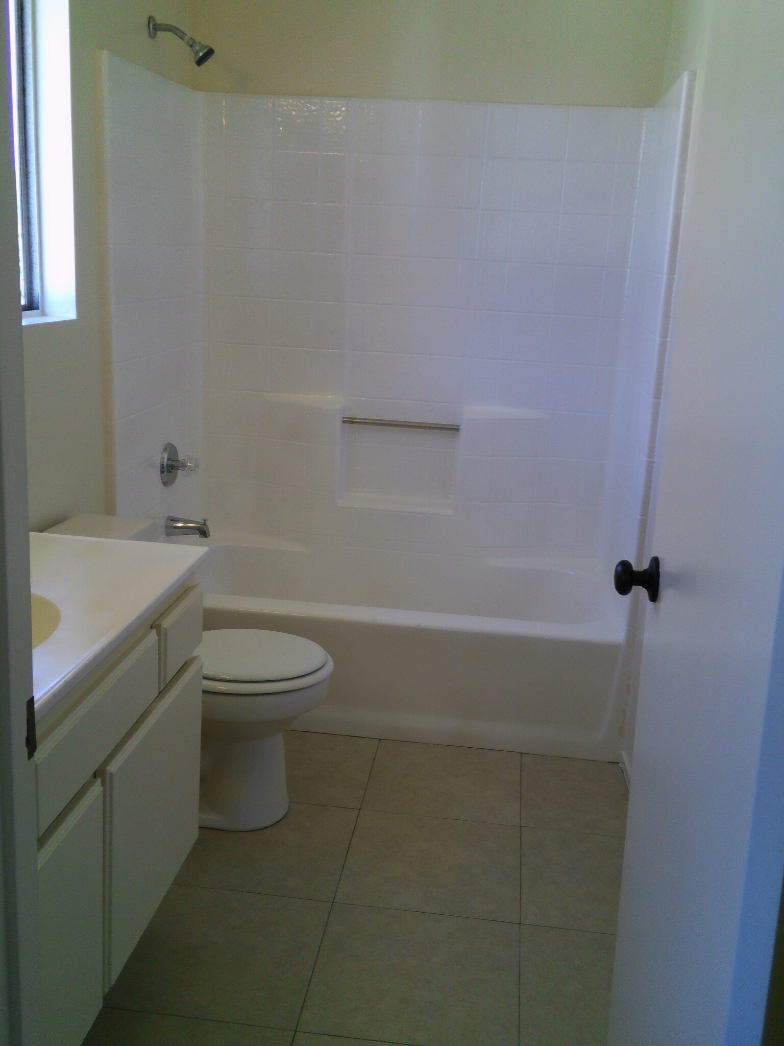 Full Bath Room - 404 W Barton Ave