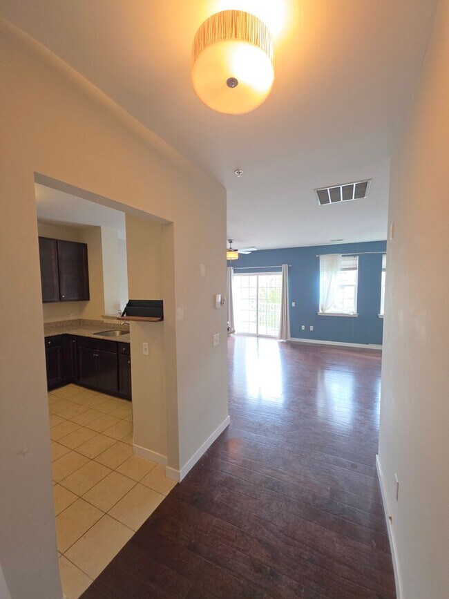 Building Photo - Beautiful 2nd floor (with elevator services) condominium: 2-bed, 2-bath, beautiful kitchen, bonus...