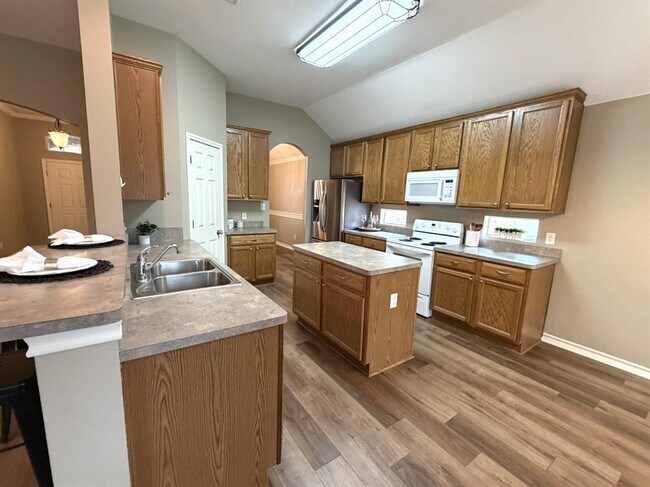 Building Photo - 2507 Silver Spur Ln