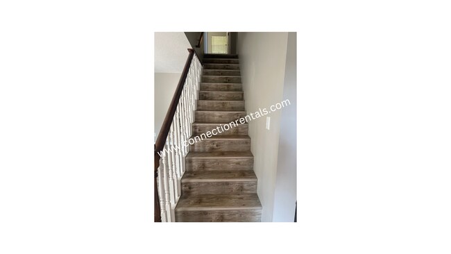 Building Photo - 3 bed 2.5 bath Townhome