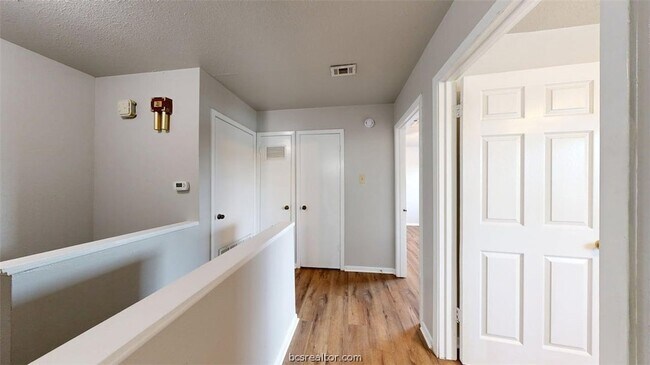 Building Photo - 1327 Airline Dr