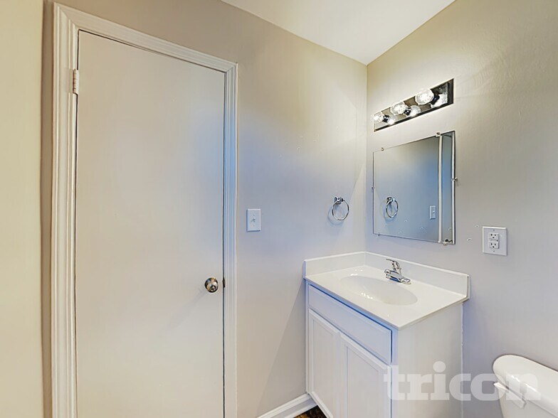Building Photo - 9421 Spruce Pine Pl