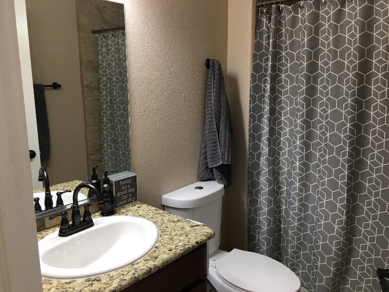 Building Photo - 6325 Reynolds Dr