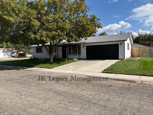 Primary Photo - 10513 W Poppy St