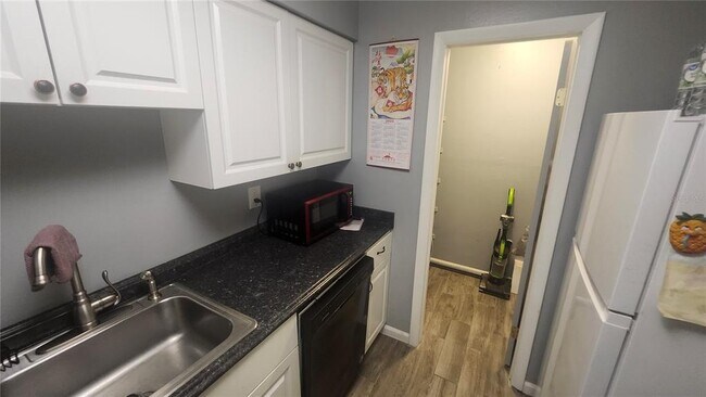 Building Photo - 7519 Dolonita Dr