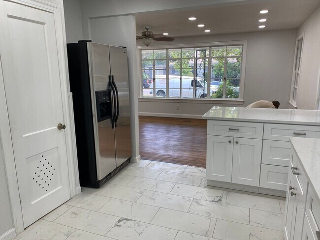Building Photo - UT PRE LEASE: Charming 3 bed / 2 bath Hous...