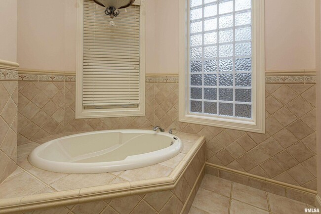 Building Photo - 3115 W Striegel Rd