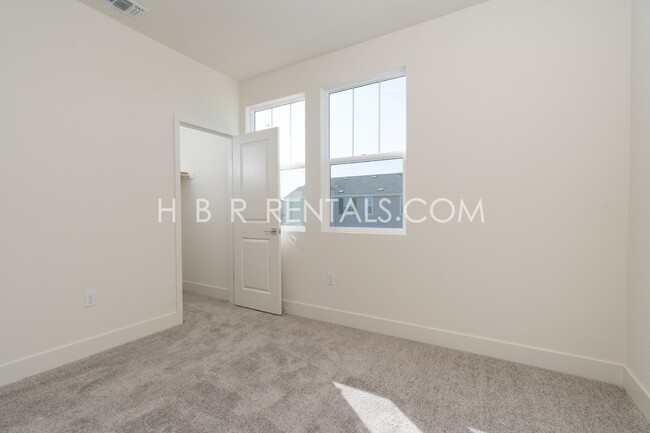 Building Photo - BRAND NEW CONSTRUCTION: Spacious 5-Bed San...