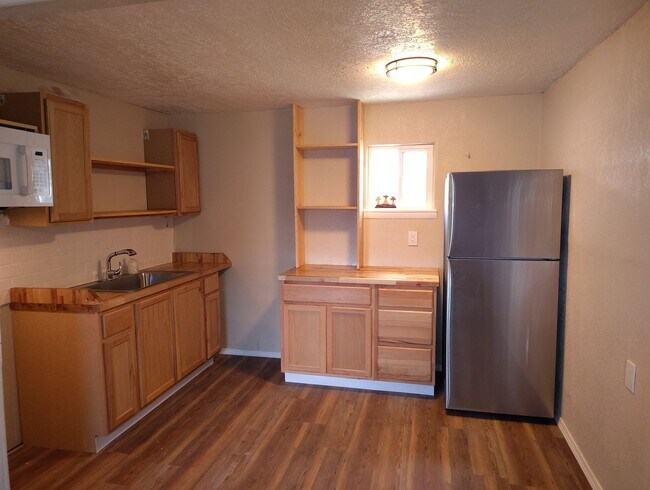 Building Photo - Available for Immediate Move - 1 Bed 1 Bath - Utilities included OPEN HOUSE 05/09/26 12-2