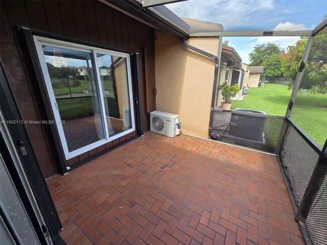 Building Photo - 9430 S Meadows Cir