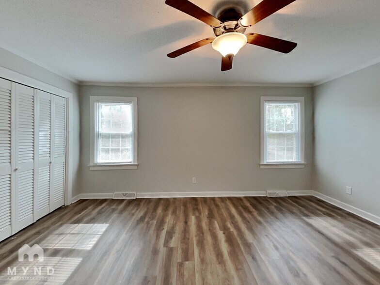 Building Photo - 25 Camelia Dr
