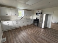 Building Photo - 190 Economy St