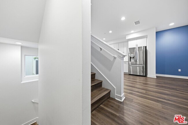 Building Photo - 807 Jade Pl.