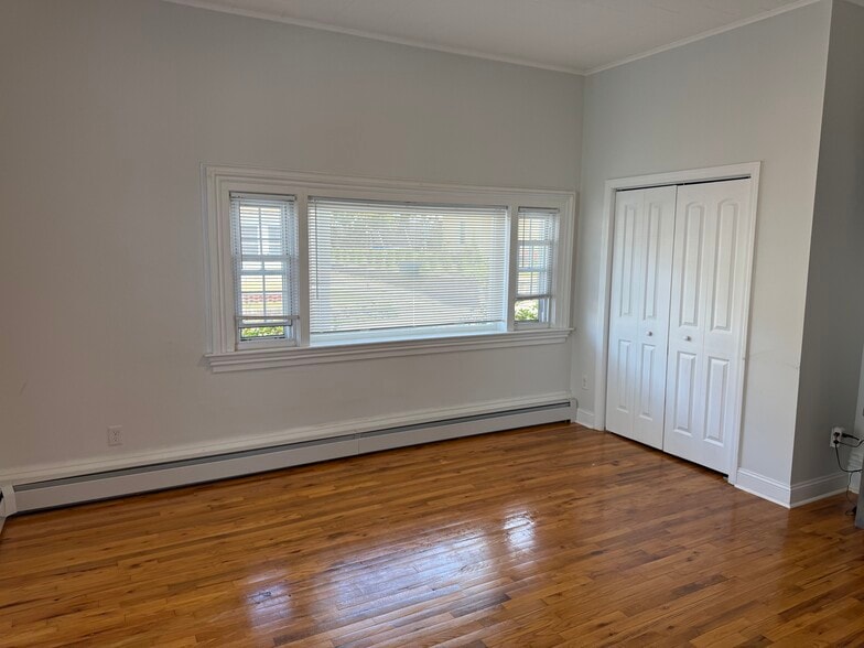 Master bedroom - 22 Tracy Ave