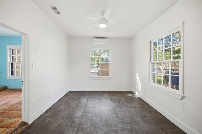 Building Photo - 1706 E 38th 1/2 St