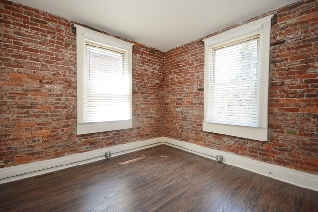 Building Photo - SPACIOUS AND MODERN HOUSE IN OAKLAND AVAILABLE AUGUST!