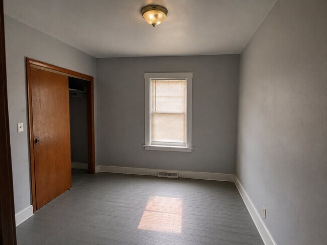 Building Photo - 7006 Clement Ave