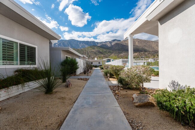 Building Photo - 2518 S Sierra Madre