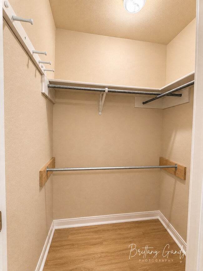 Building Photo - 6037 Braeburn Ct