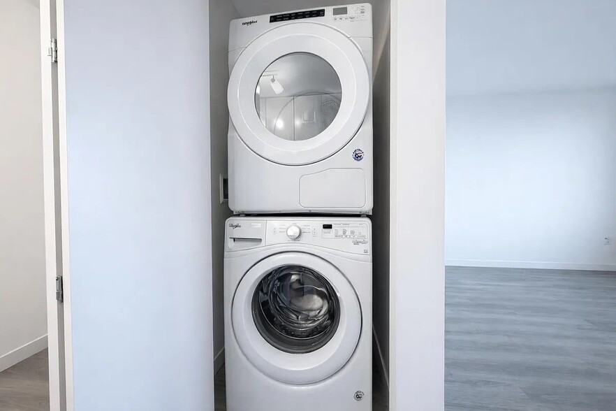 Building Photo - 1524 Sheepshead Bay Rd