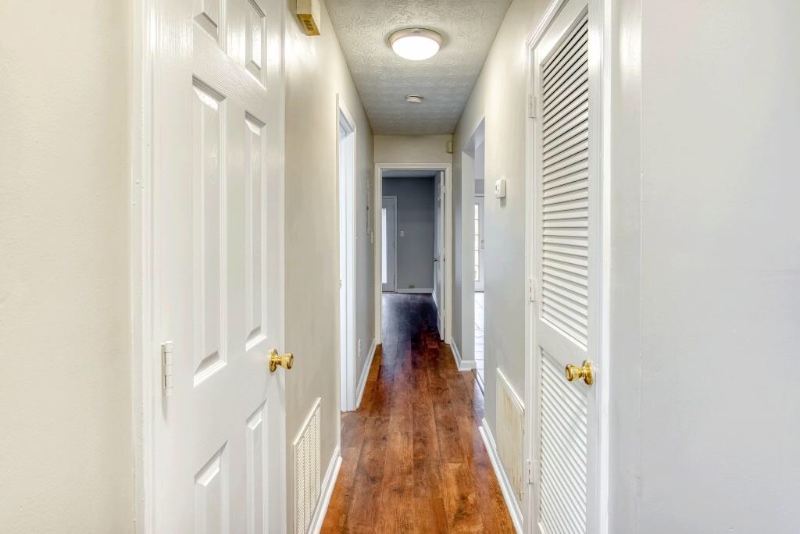 Building Photo - 3036 Regal Park Ct