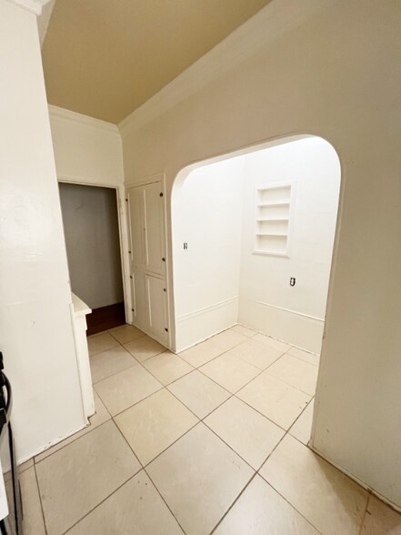 Building Photo - 227 S Gale Dr
