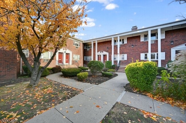 Building Photo - 640 Franklin Ave