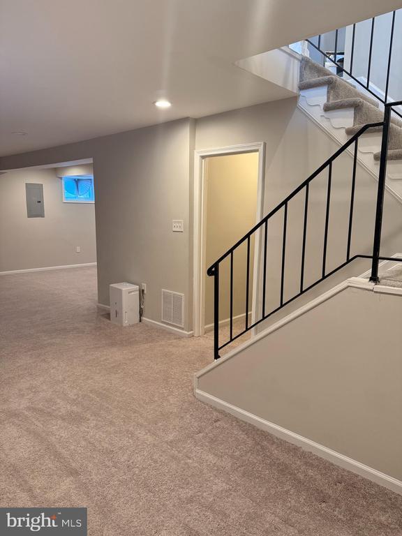 Building Photo - 2102 Willowtree Ln