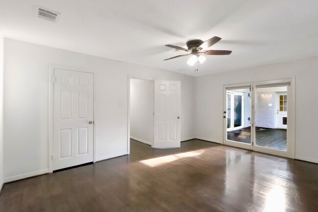 Building Photo - 5602 Sylmar Rd