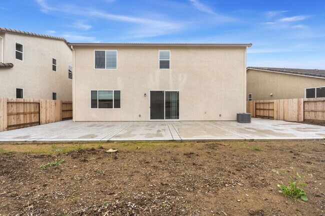 Building Photo - BRAND NEW BUILD 3000SQFT HOUSE FOR RENT