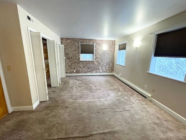 Building Photo - Large 4 Bd, 3 Bath House for Rent in North Pole!