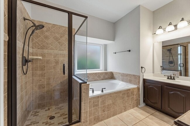 Building Photo - 10713 Alexandria Dr