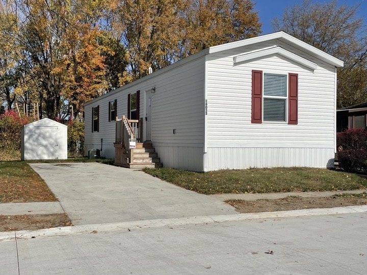 Building Photo - 16035 Villaire Ave