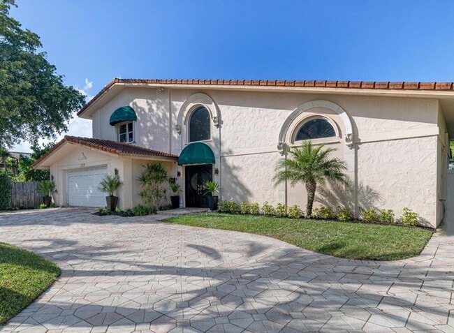 Building Photo - 2519 Barcelona Dr