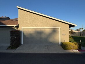 Building Photo - Charming Townhouse Located In Foster City Available Now!