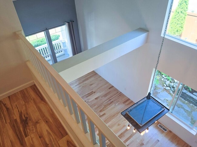 Building Photo - Gorgeous 4 Bedroom Lake Stevens Home in Cr...