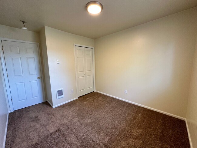 Building Photo - 2607 S Cloverleaf Loop
