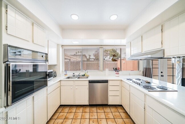 Building Photo - 1621 E Dunbar Dr